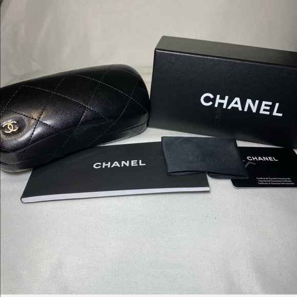 - CHANEL SUNGLASSES BURGUNDY FRAME & DARK LEN - Picture 7 of 8